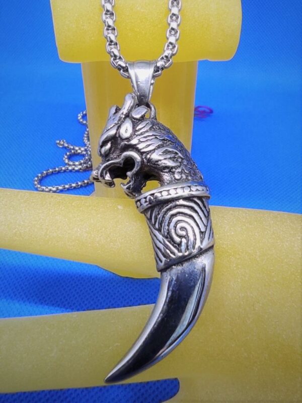 Pendentif gothique acier motif dragon avec corne viking, style gothique rock biker viking